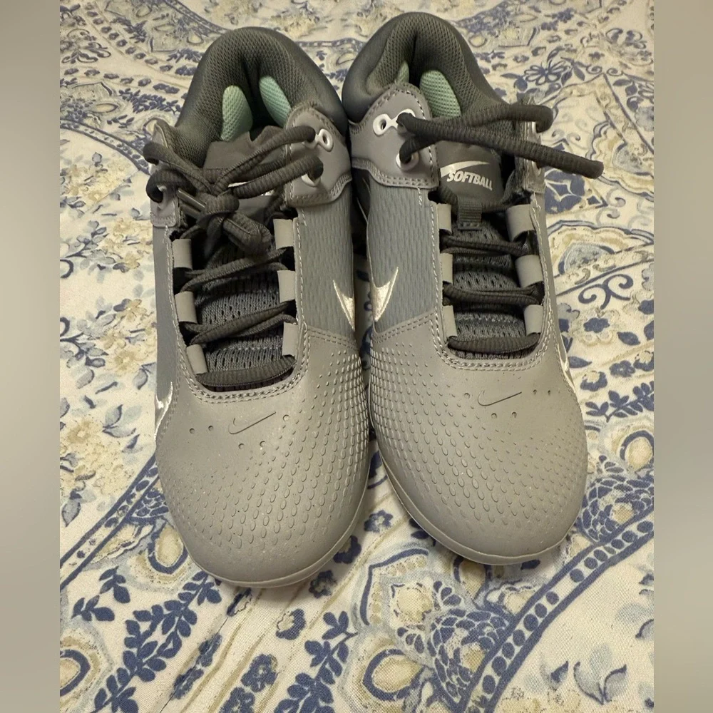 Nike Women's Hyperdiamond 4 Elite softball cleats , sz 7 BNNU - Picture 2 of 7